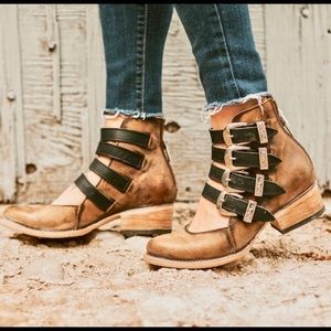 Freebird Scarlett size 7